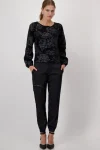 black-floral-knit-WiOOhDnV-0.webp