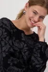 black-floral-knit-WiOOhDnV-0.webp