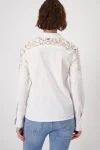 lace-shirt-sRxrmQFM-0.webp