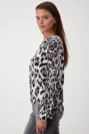 leopard-print-shirt-AxCrXKJN-0.webp