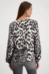 leopard-print-shirt-AxCrXKJN-0.webp